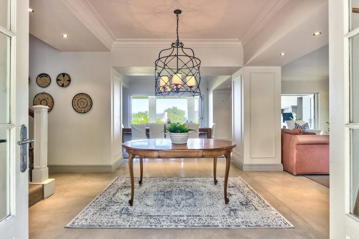 Lush Family Home In Prestigious Area Кейптаун Екстериор снимка